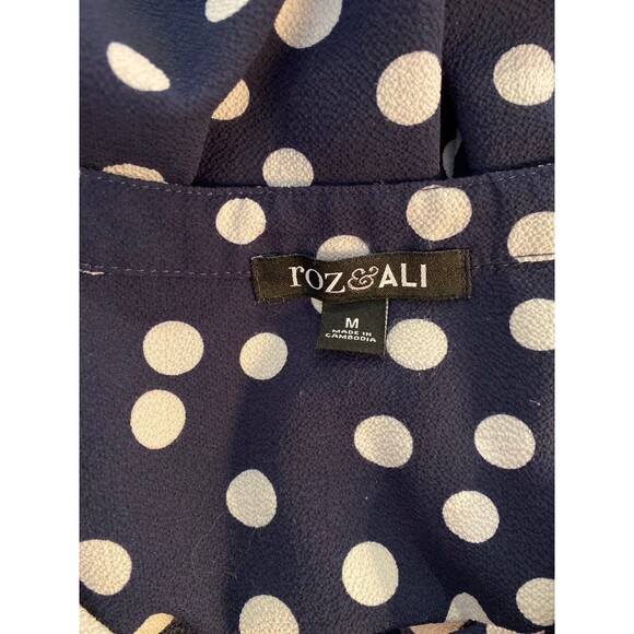 Roz & Ali Blouse Size Medium Navy White Polka Dot Top Ruching Sides Flowy - Picture 8 of 11